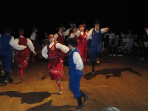 tantsijad õhtusel kontserdil